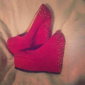Studded red wet seal wedges size 8